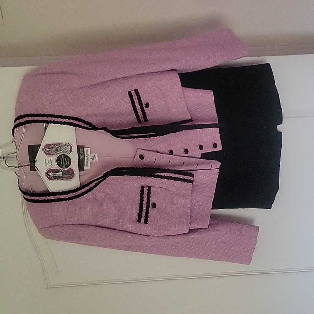 3 pc suit Neiman Marcus size 8 jacket & 6 skirt!